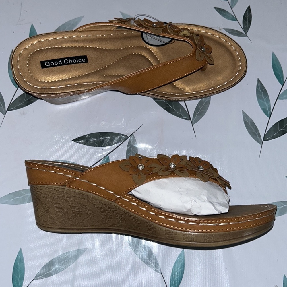 Brown Platform Flower Acents Cushioned Rhinestone Rachel Round Toe Wedge - Picture 3 of 7